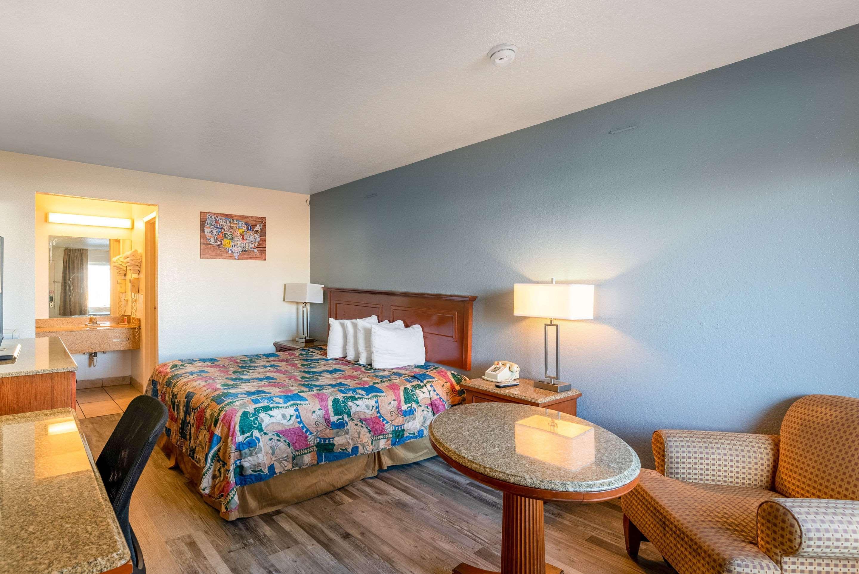 Econo Lodge Phoenix North I-17 מראה חיצוני תמונה