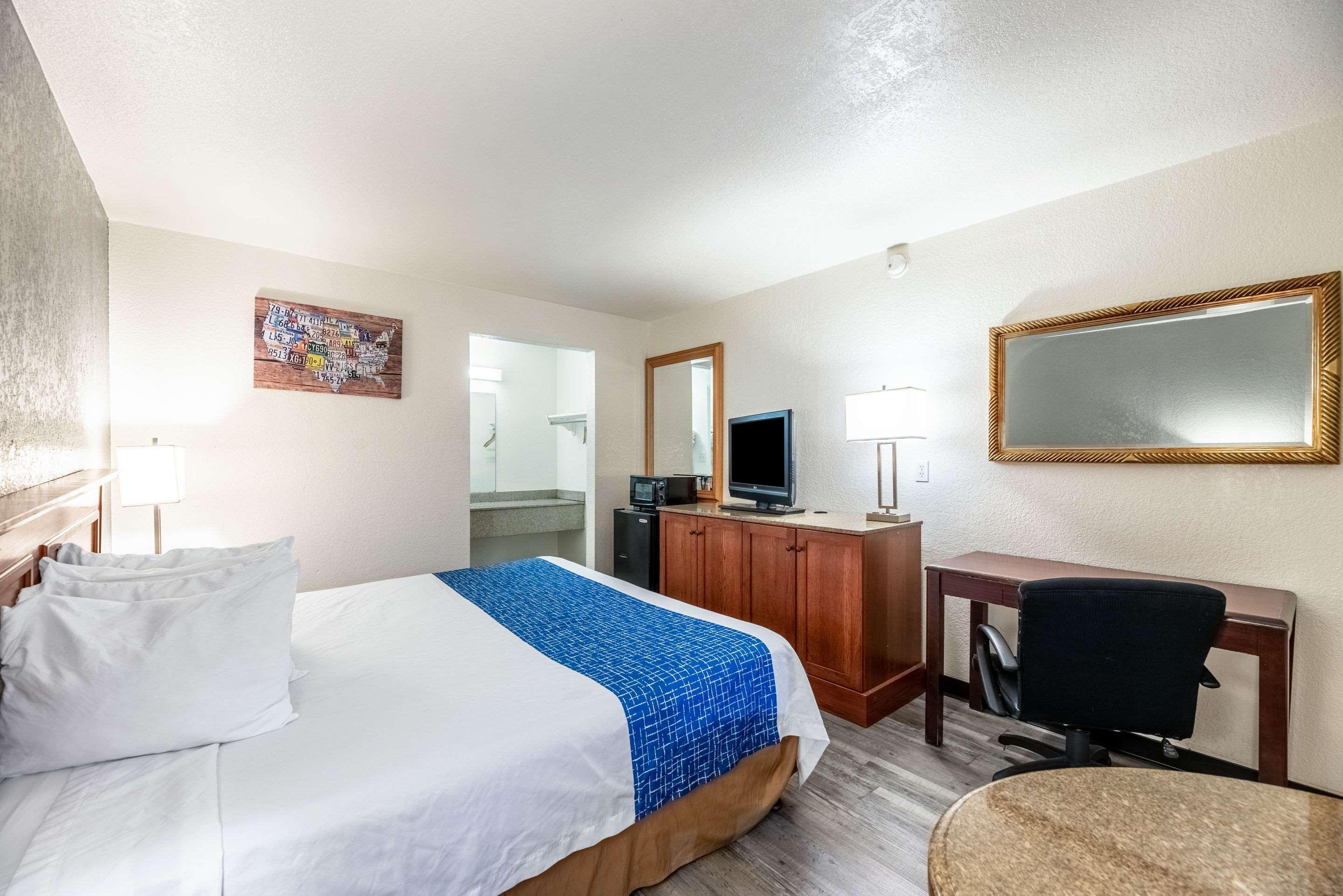 Econo Lodge Phoenix North I-17 מראה חיצוני תמונה