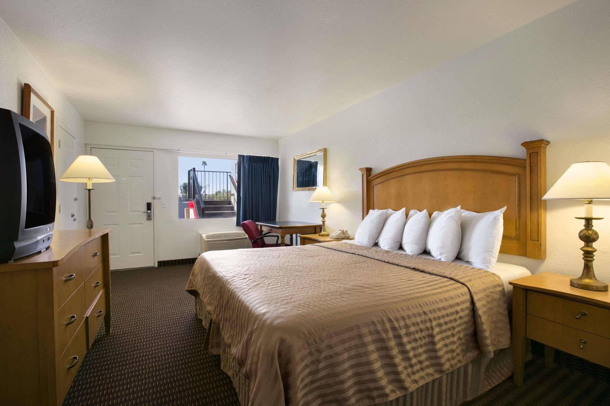 Econo Lodge Phoenix North I-17 מראה חיצוני תמונה